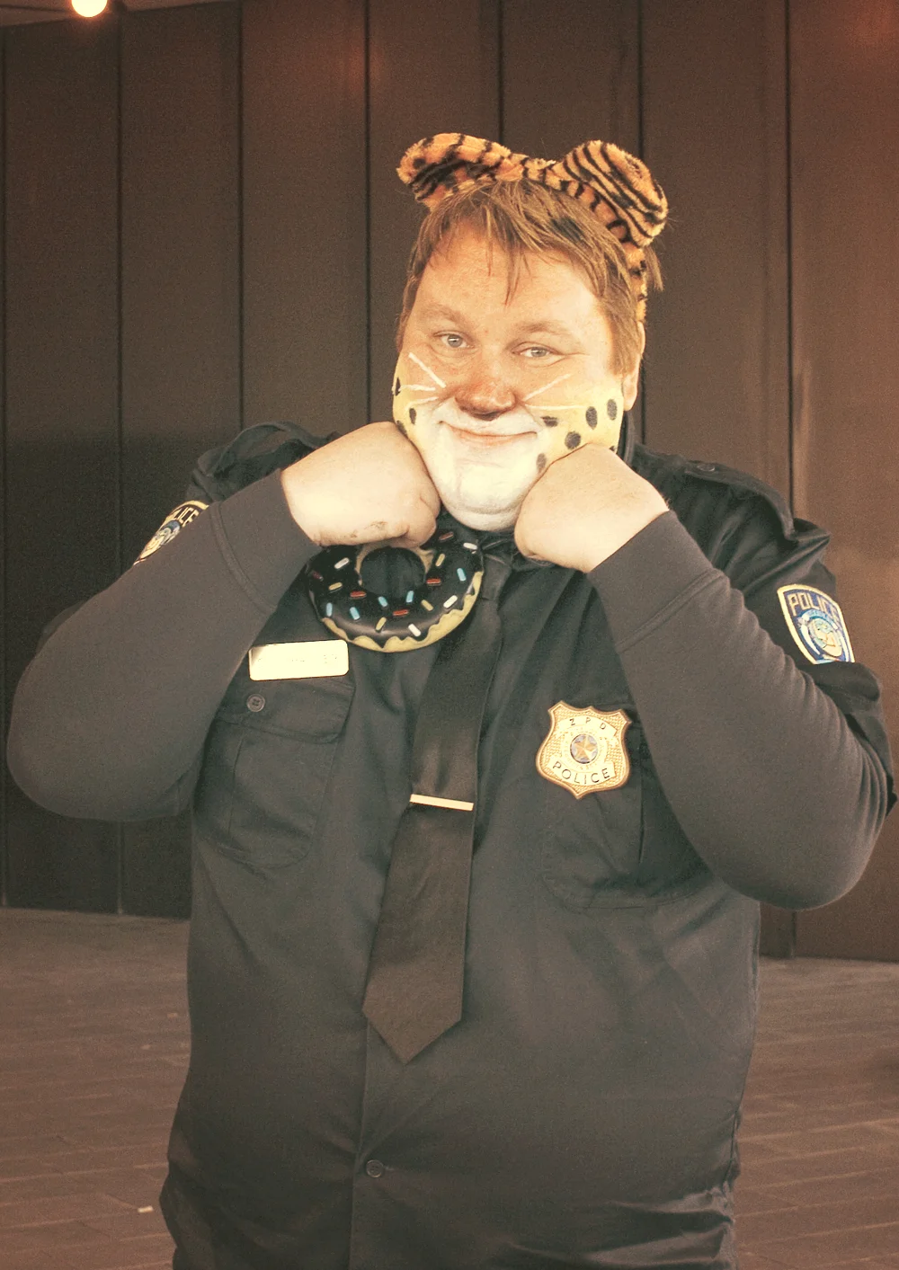 Cosplay-Cover: Clawhauser aus Zootopia