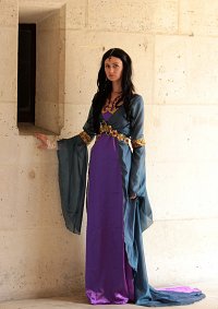 Cosplay-Cover: Morgana(lila Kleid - series1)