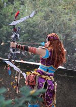 Cosplay-Cover: Aloy (Carja Blazon Heavy)