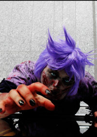 Cosplay-Cover: Lila Zombie