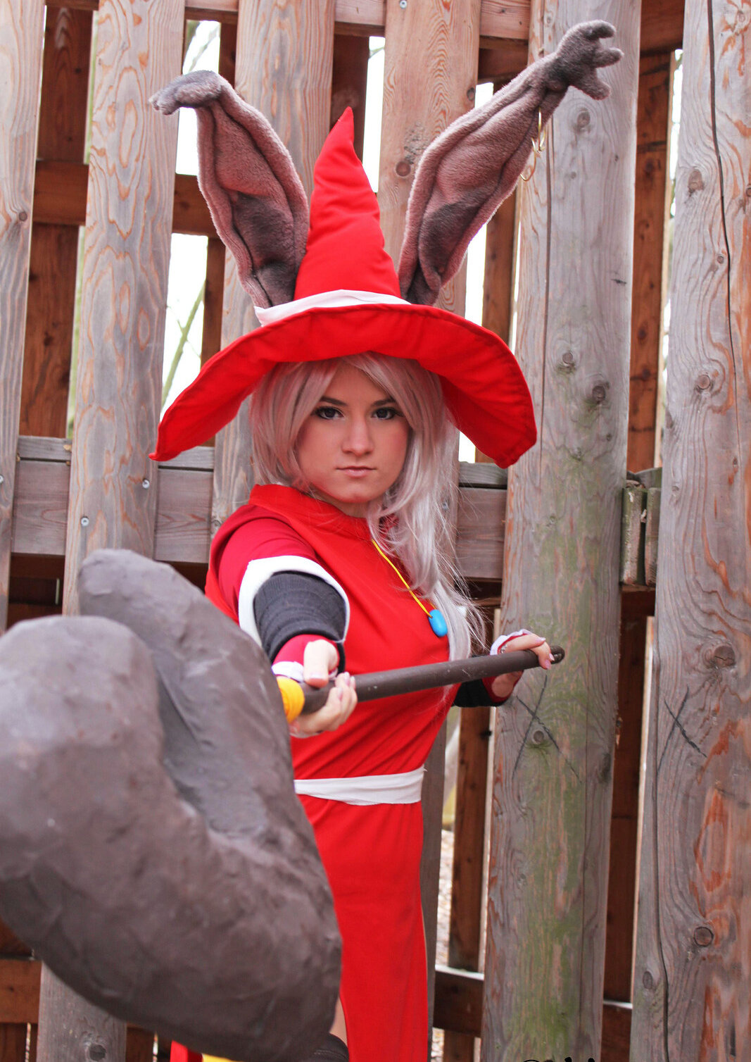 Cosplay-Cover: Viera Rotmagierin