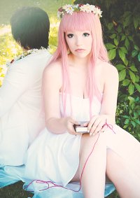 Cosplay-Cover: Luka Megurine ( JUST BE FRIENDS / Wedding )