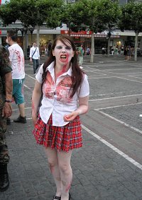 Cosplay-Cover: Zombie School Girl