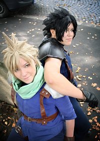 Cosplay-Cover: Zack Fair 2nd Class