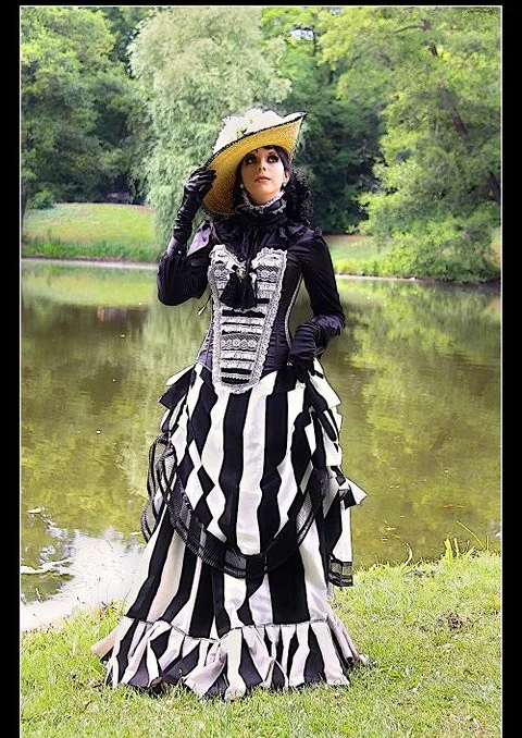 Cosplay-Cover: schwarz weiße Tournüre