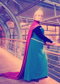 Cosplay-Cover: Elsa (Coronation Outfit)