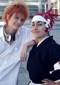 Cosplay-Cover: Ichigo Kurosaki [Schuluniform]