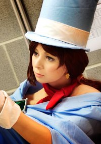 Cosplay-Cover: Trucy Wright (IkimashóBühnenKostüm)