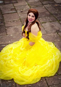 Cosplay-Cover: Belle [Ballkleid]