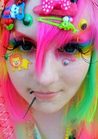 Cosplay-Cover: Regenbogenkotze des Grauens