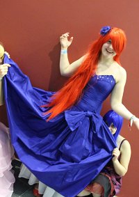 Cosplay-Cover: Erza Scarlett (Blue Ballgown)