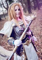 Cosplay-Cover: Lux, The Lady of Luminosity