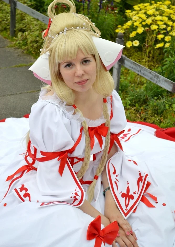 Cosplay-Cover: Chi christmas ballgown