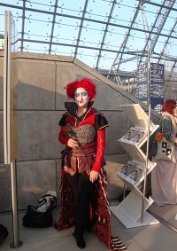 Cosplay-Cover: Red Queen (Alice hinter den Spiegeln Tim Burton))