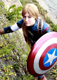 Cosplay-Cover: Female Captain America (Avengers: AOU)