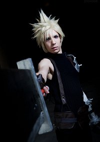 Cosplay-Cover: Cloud Strife [DISSIDIA]