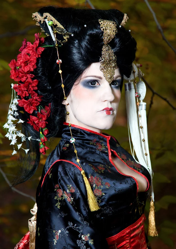 Cosplay-Cover: Dragon Lady