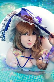 Cosplay-Cover: Lisa Minci (swimsuit)