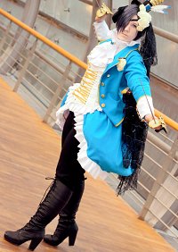 Cosplay-Cover: Ciel Phantomhive (Blue/Gold Dress)