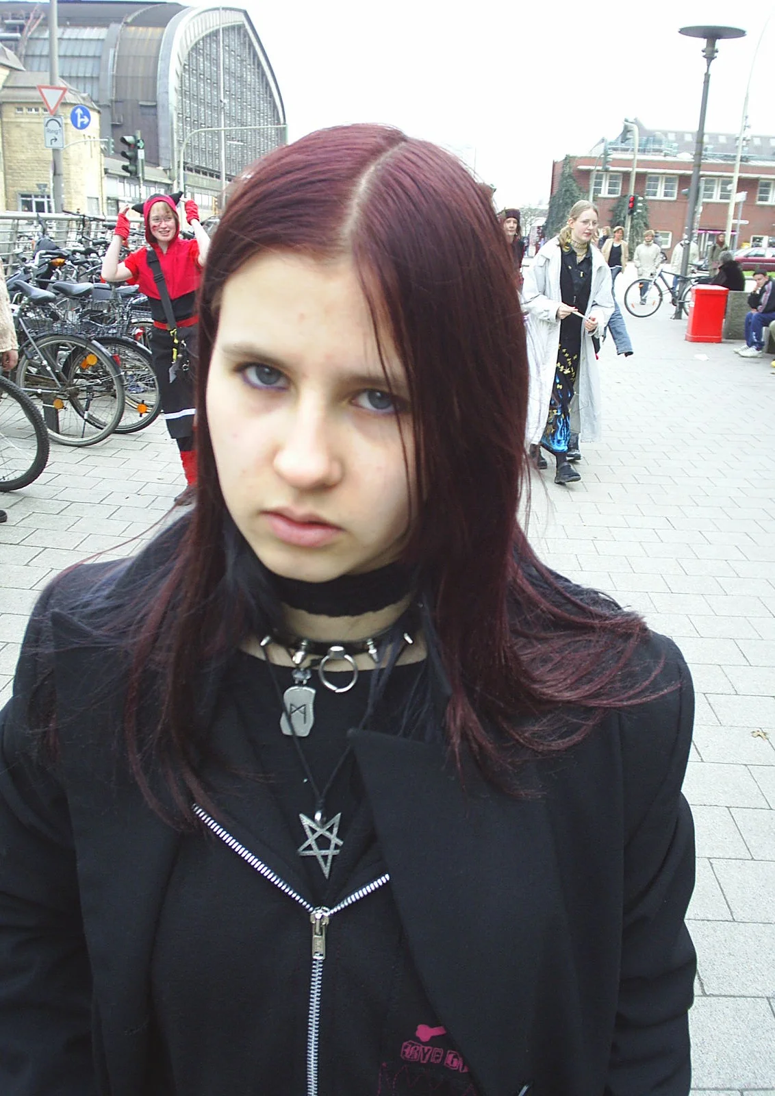 Cosplay-Cover: Gefallener Team Magma Vorstand