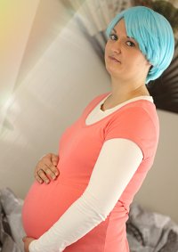 Cosplay-Cover: Bulma Briefs (Schwanger)