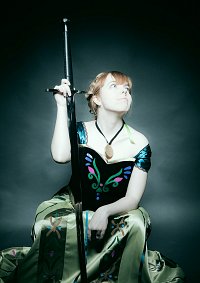 Cosplay-Cover: Anna von Arendelle [Coronation]