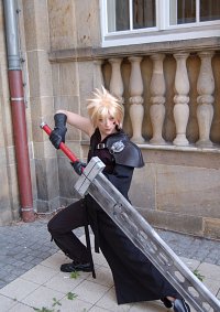 Cosplay-Cover: Cloud Strife (FF AC-Complete)