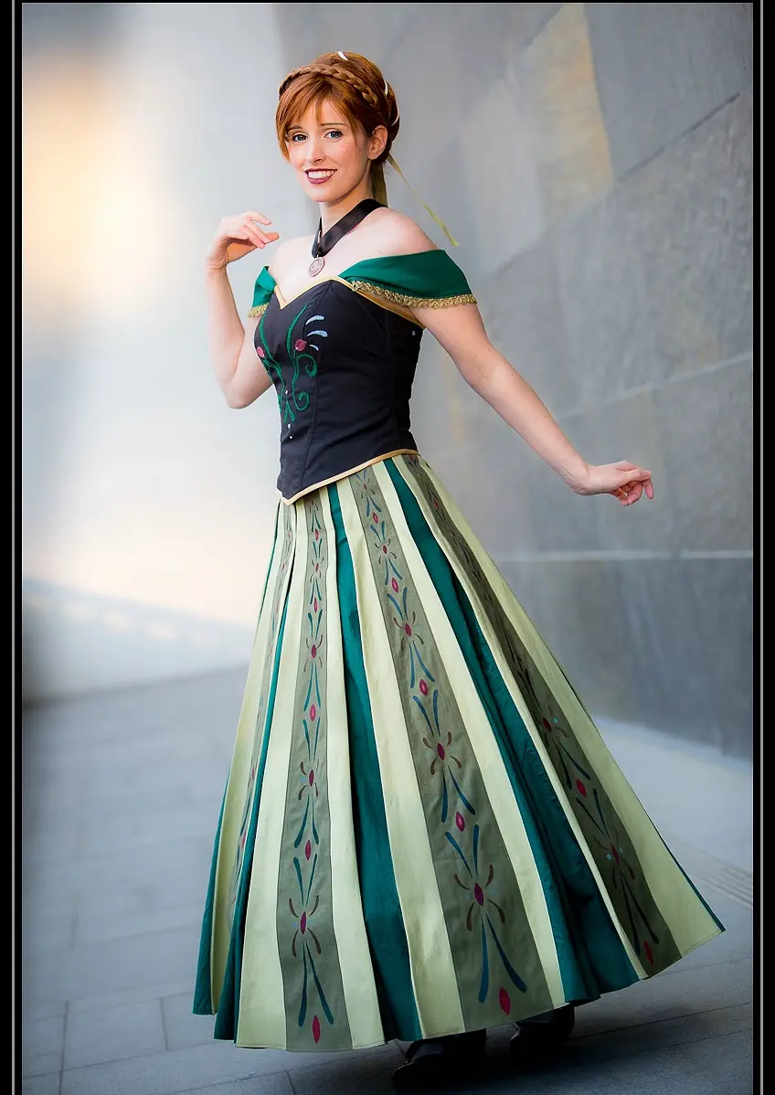 Cosplay-Cover: Anna von Arendelle [Coronation]