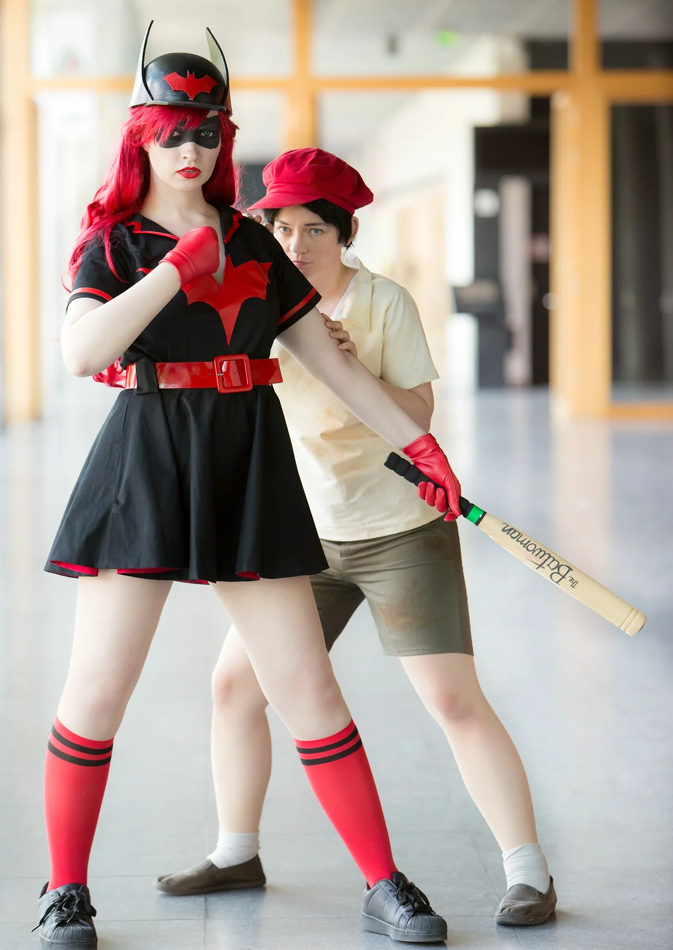 Cosplay-Cover: Jason Todd "Capucho Rojo" [DC Bombshells]