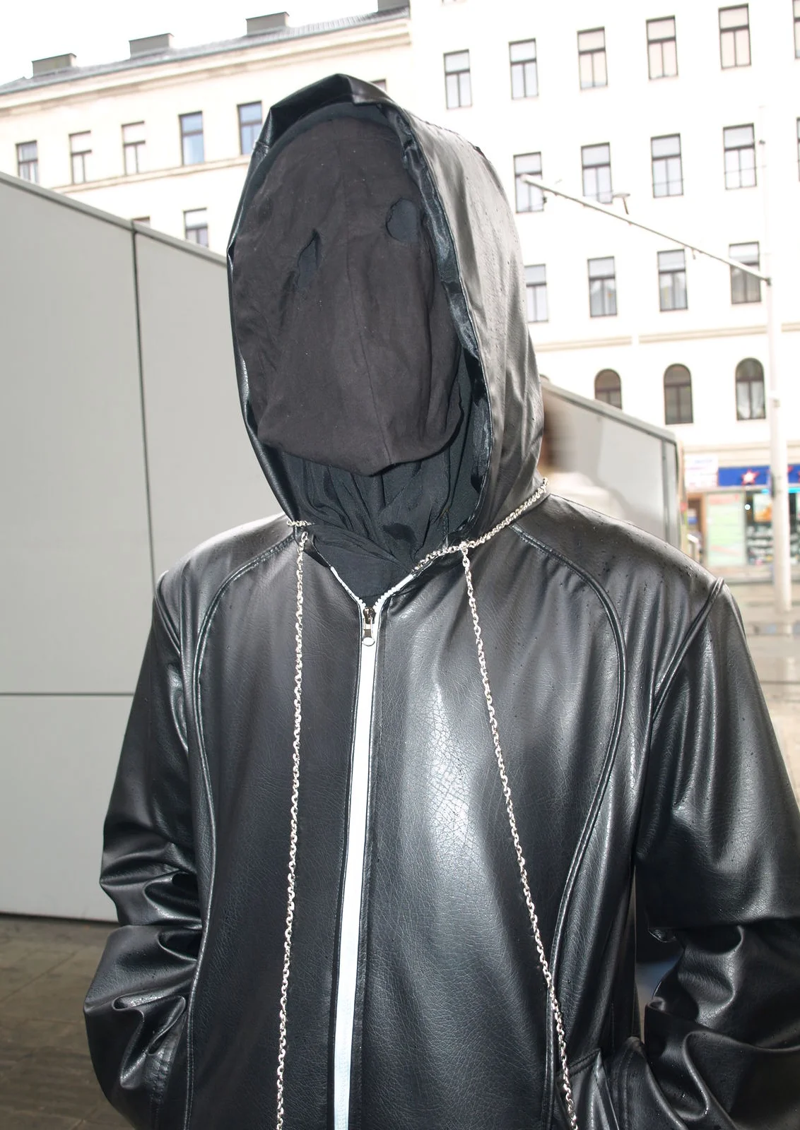 Cosplay-Cover: Organisation XIII, verhüllt