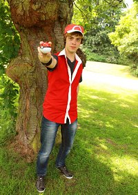 Cosplay-Cover: Pokemon Trainer Rot