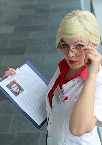 Cosplay-Cover: Dr. Harleen Quinzel