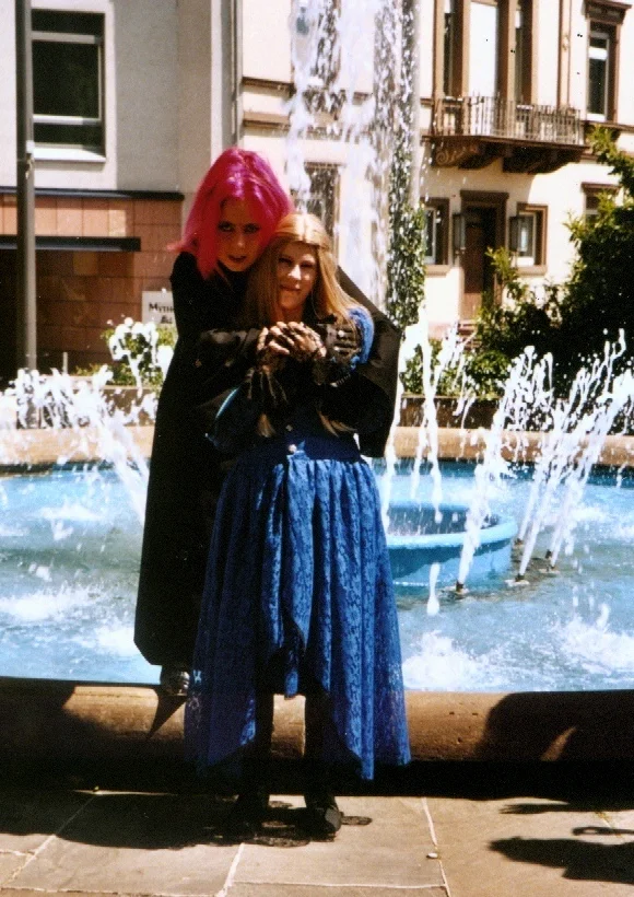 Cosplay-Cover: hide