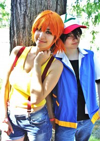 Cosplay-Cover: Sasha / Ash Ketchum