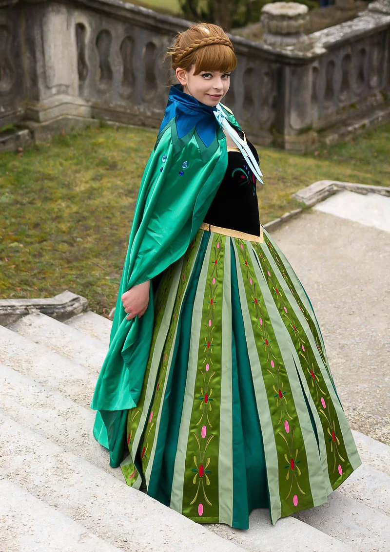 Cosplay-Cover: Prinzessin Anna von Arendelle ~Krönungs kleid ver.