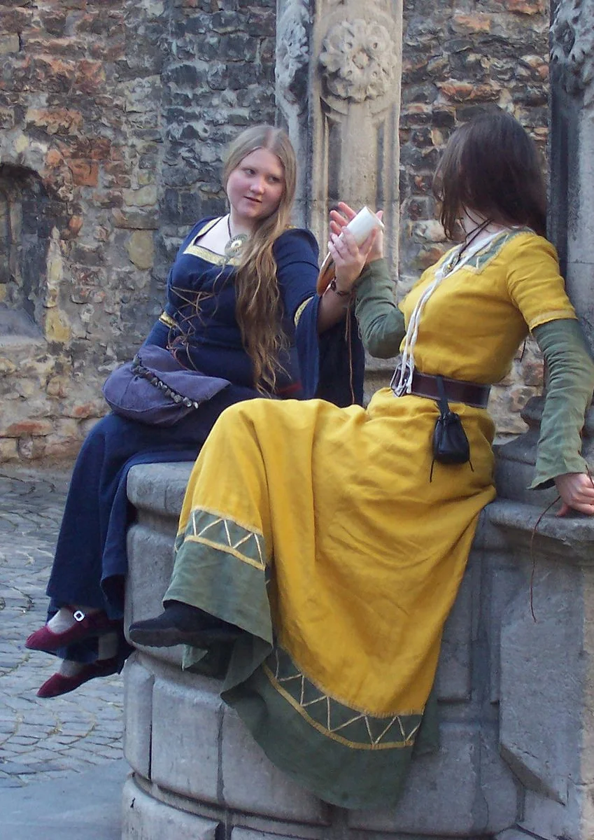 Cosplay-Cover: Burgfräulein