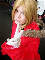 Cosplay-Cover: Edward Elric im Wintermantel (Brotherhood)