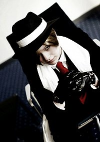 Cosplay-Cover: Leon S. Kennedy (Mafia version)