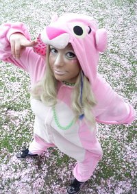 Cosplay-Cover: Pink Panther Kigurumi