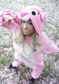 Cosplay-Cover: Pink Panther Kigurumi