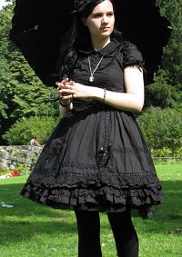 Cosplay-Cover: Black Gothic Lolita Lady