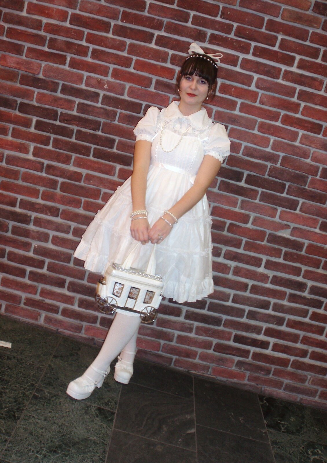 Cosplay-Cover: White Queen's Untertanin (Lolita)