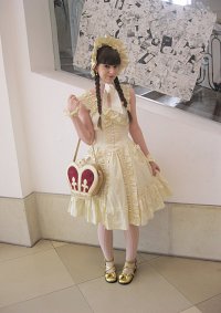 Cosplay-Cover: AatP Pocket Embroidery Lolita