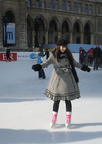 Cosplay-Cover: Meta Hahnentritt Winter Lolita