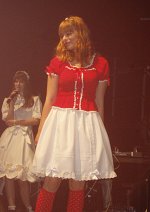 Cosplay-Cover: Rot-weiße Sweet Lolita