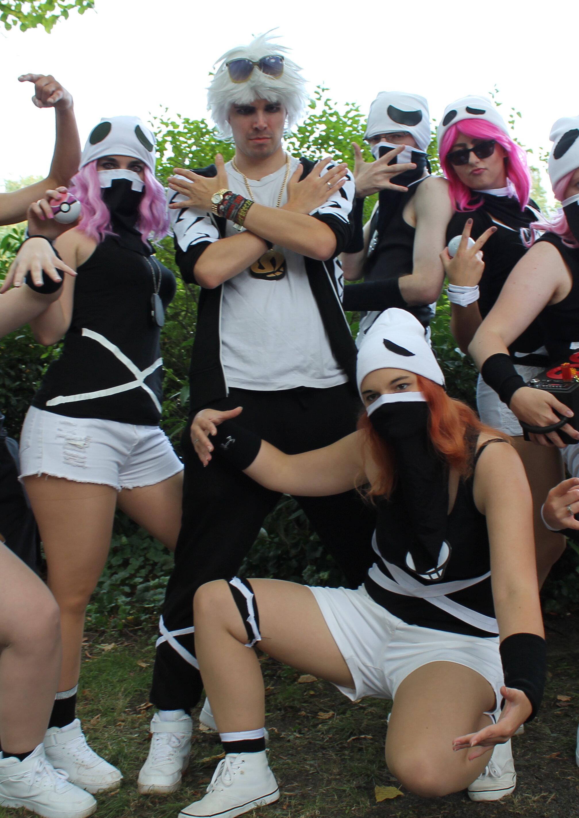 Cosplay-Cover: Team Skull Rüpel