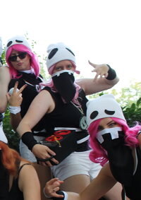 Cosplay-Cover: Team Skull Rüpel