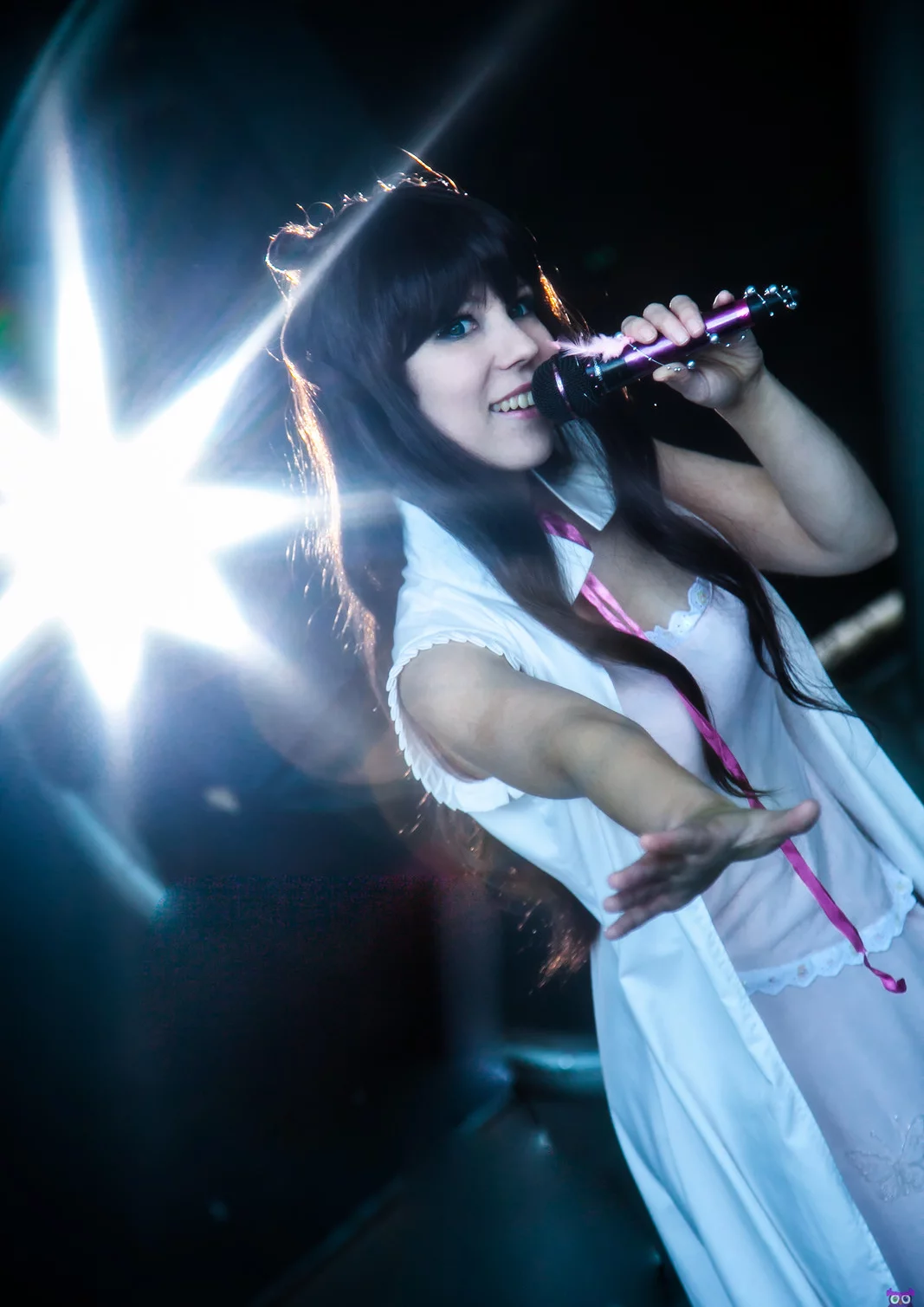 Cosplay-Cover: Mitsuki Kouyama (White Dress)