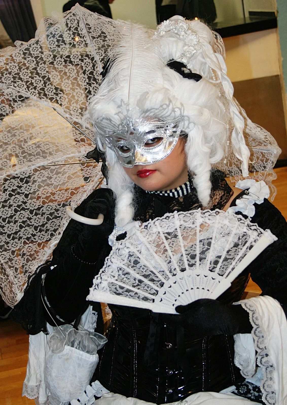 Cosplay-Cover: Marie Atoinette (eigenes Kleid - schwarz/weiß)
