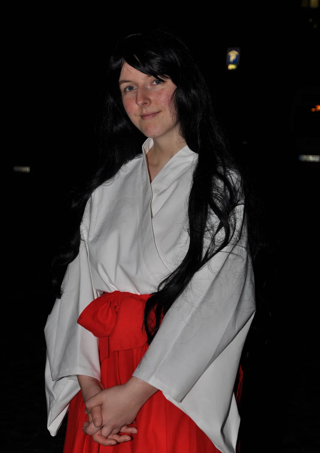 Cosplay-Cover: Rei als Miko